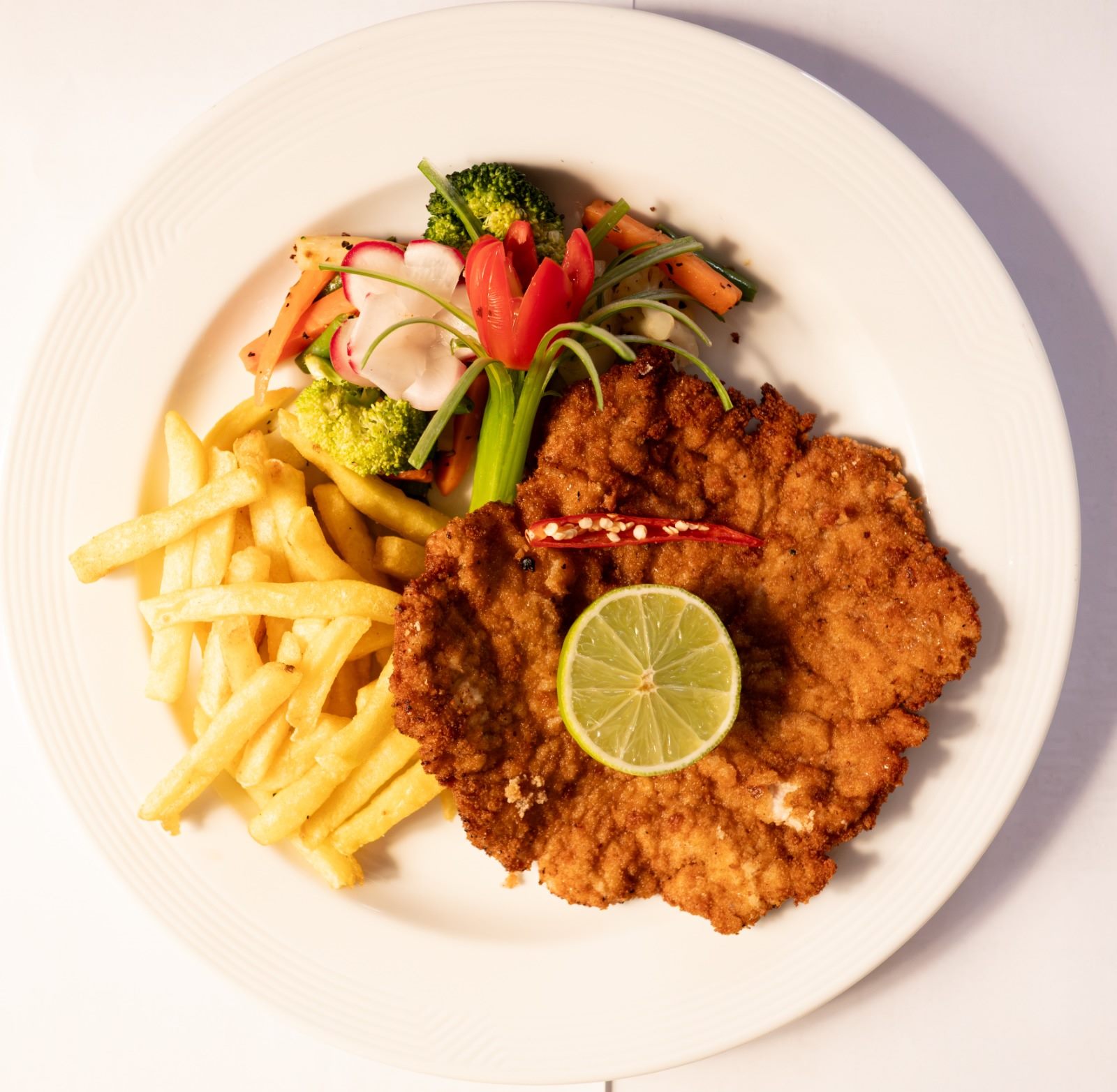 Frittiertes Hähnchen mit Pommes